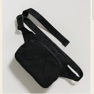 BAGGU black Fanny pack.